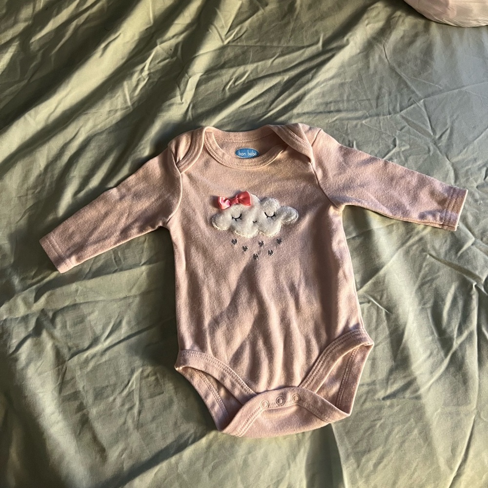 "Bon Bebe Pink Baby Girl Long Sleeve Onesie -
Cloud Design (3-6M)"